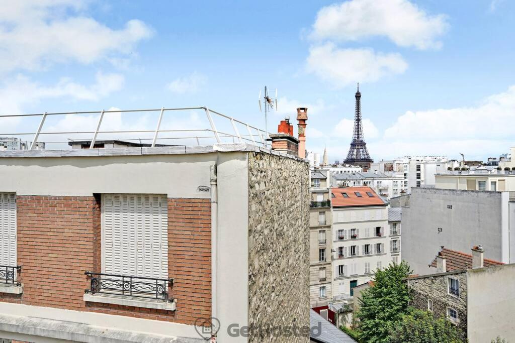 Eiffel Tower View - Charming Artist Flat - Gethosted *