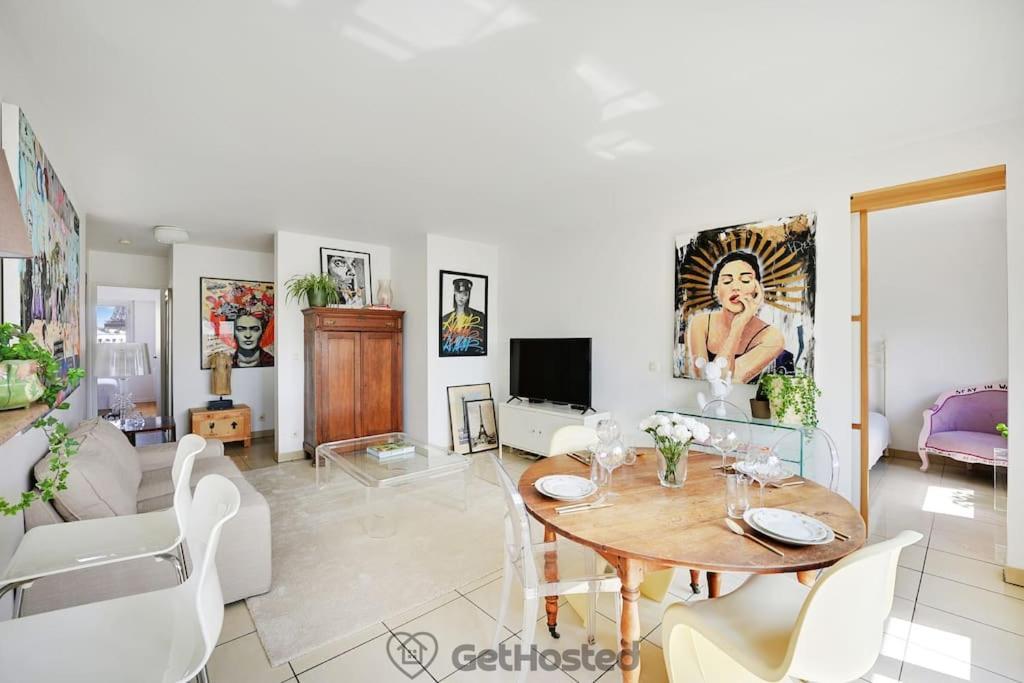 Eiffel Tower View - Charming Artist Flat - Gethosted Apartment